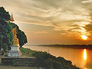 am Mekong  Nitinai Phachai | Dreamstime.com