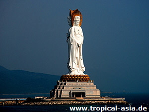Denkmal von Nanshan - Guanyin Statue  Domkeyru | Dreamstime.com