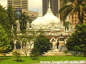 Moschee in Kuala Lumpur   tropical-travel.de