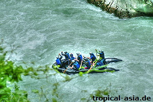 River rafting im Leuser Nationalpark  Jelica Videnovic | Dreamstime.com
